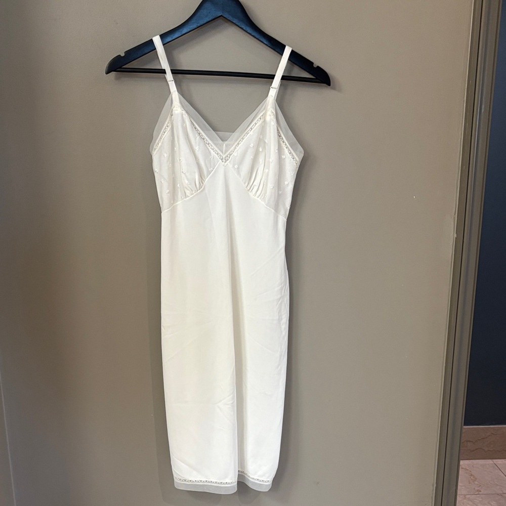 Vintage Mistee 1960s Elegant White Cream Chemise Slip